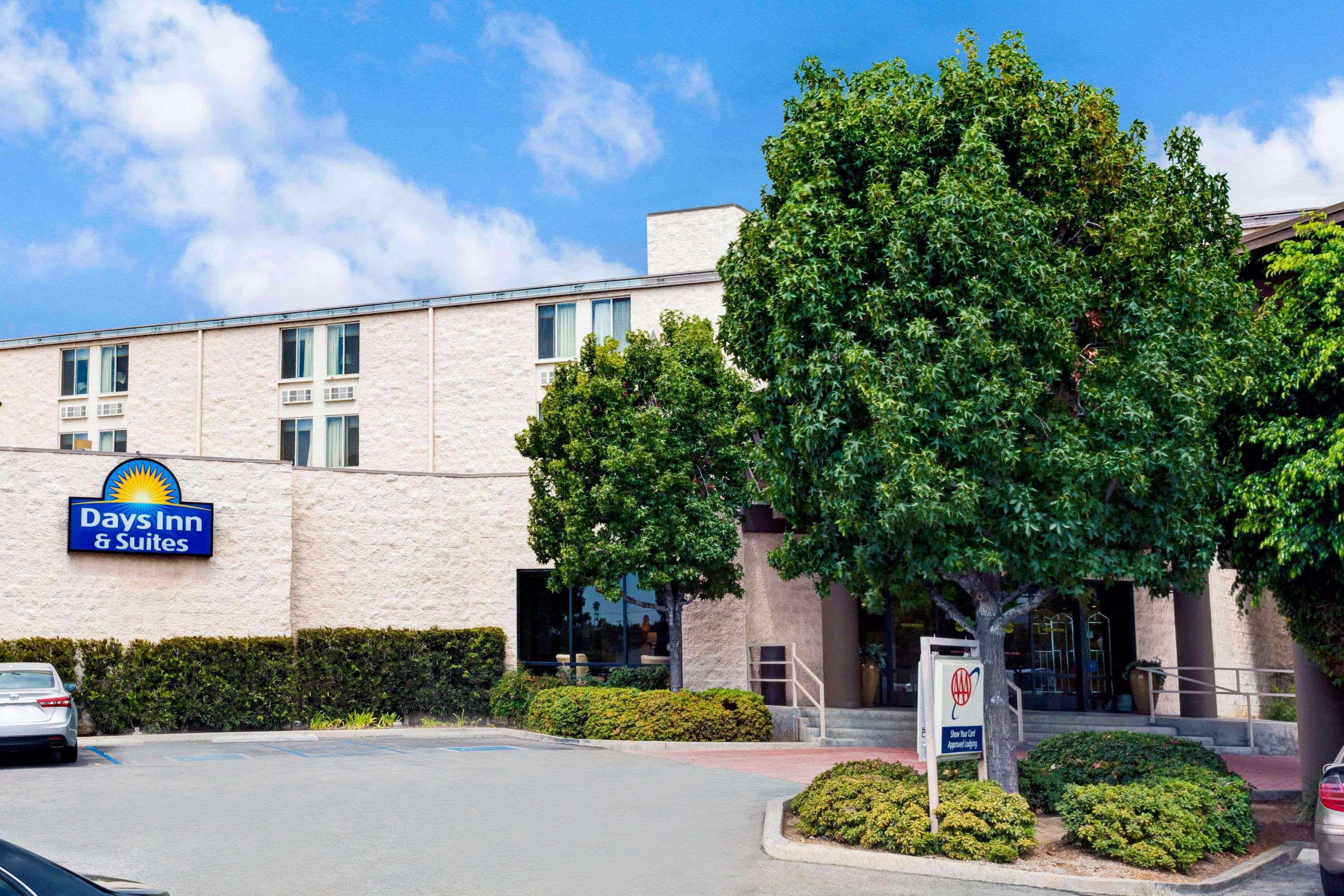 Days Inn & Suites By Wyndham Fullerton Exterior photo