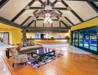 Days Inn & Suites By Wyndham Fullerton Interior photo