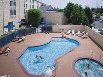 Days Inn & Suites By Wyndham Fullerton Exterior photo