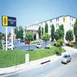 Days Inn & Suites By Wyndham Fullerton Exterior photo