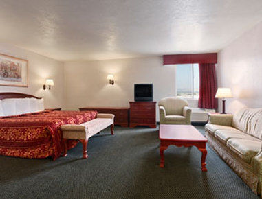 Days Inn & Suites By Wyndham Fullerton Exterior photo